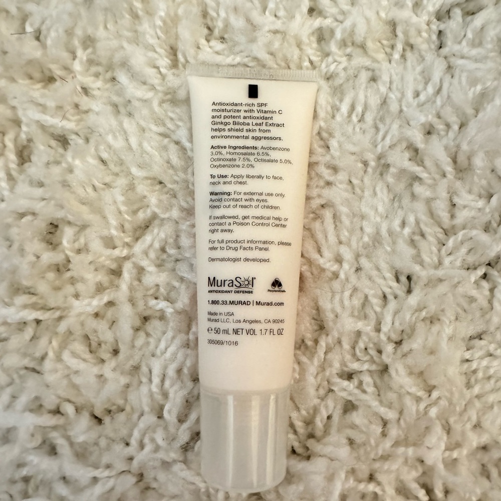 Murad Essential-C Day Moisture Broad Spectrum SPF 30 | PA+++ - Picture 4 of 5